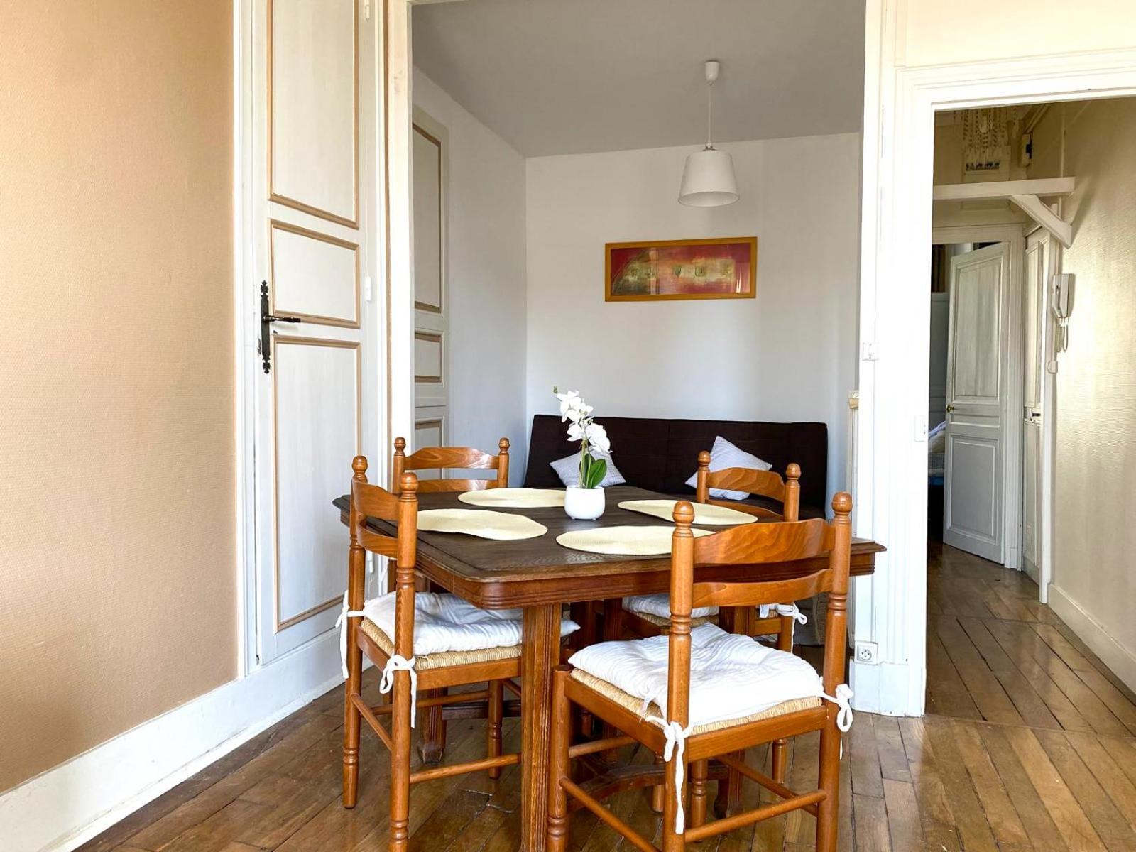 Apartment Face Au Palais Jacques Coeur *