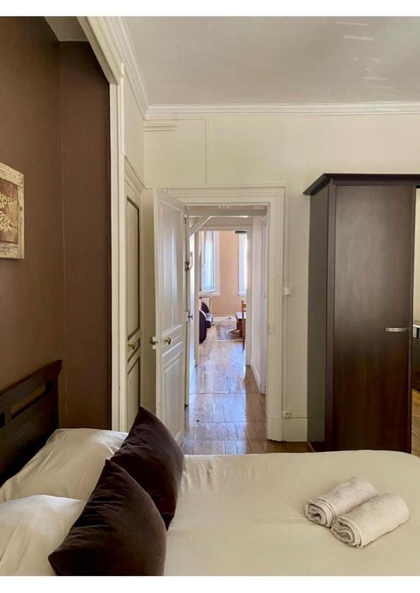 Apartment Face Au Palais Jacques Coeur *
